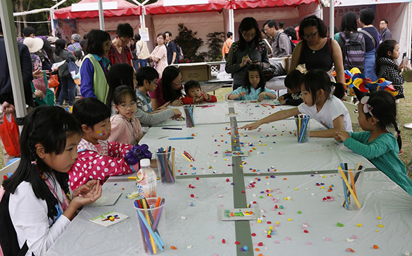 Arts-and-crafts stall