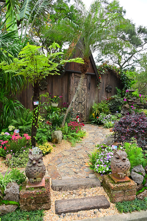 泰式庭院花圃  