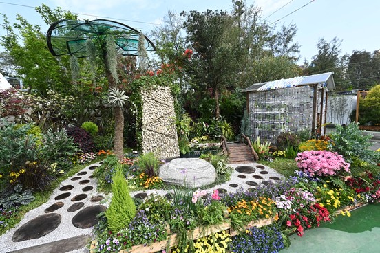First Prize and Environmental Award: Wai Chai District <Vitality from Recycle>