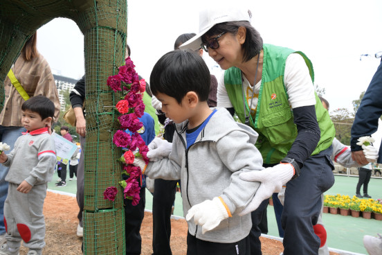 Jockey Club Mosaiculture Display by Students