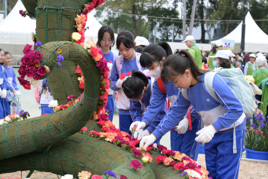 Jockey Club Mosaiculture Display by Students