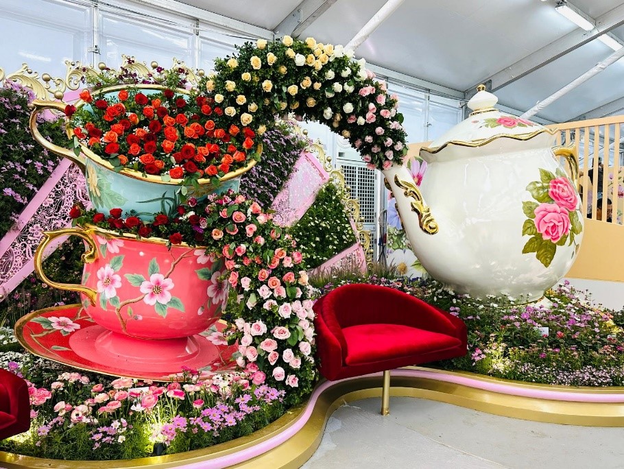 A Giant Teapot in a Lilliputian World